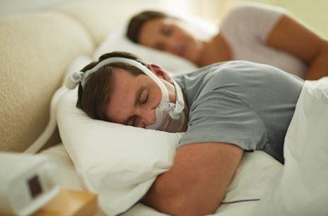DreamWear Vollgesicht CPAP Maske mit Kopfbedeckung